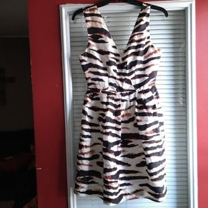 A ladies dress size 2 the designer is BB Dakota the color is multi